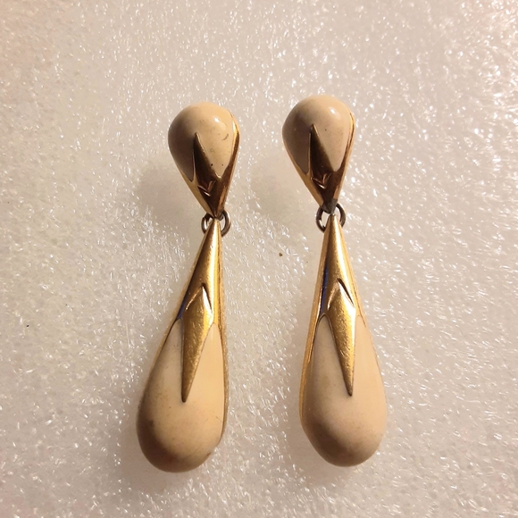 Vintage Monet Gold Tone With Cream White Enamel Earring's - Picture 2 of 3